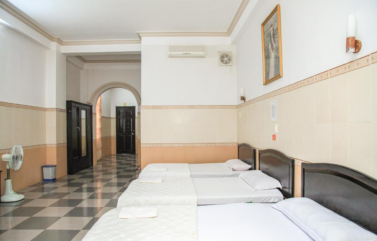Khach San Hong Kong Hotel บวนมาถวต ภายนอก รูปภาพ