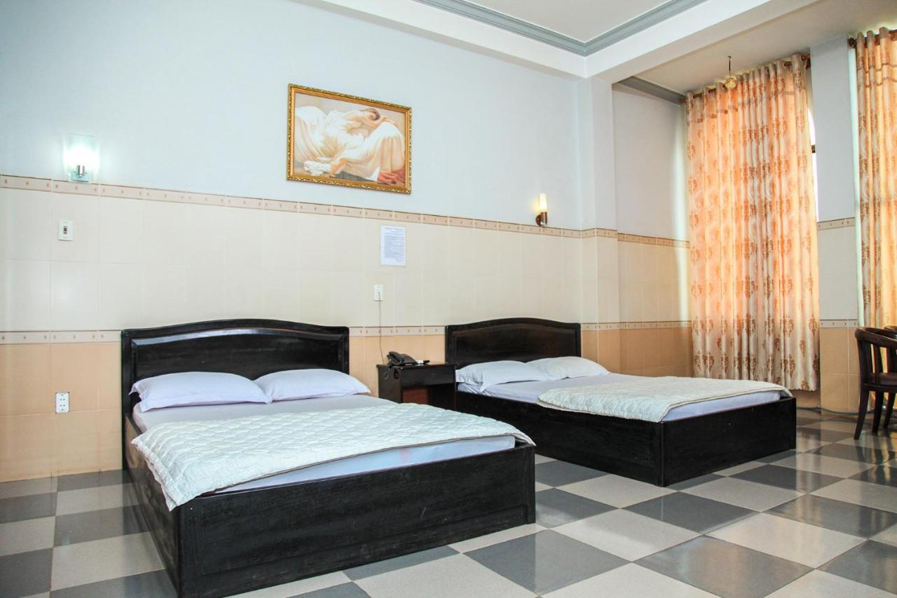 Khach San Hong Kong Hotel บวนมาถวต ภายนอก รูปภาพ